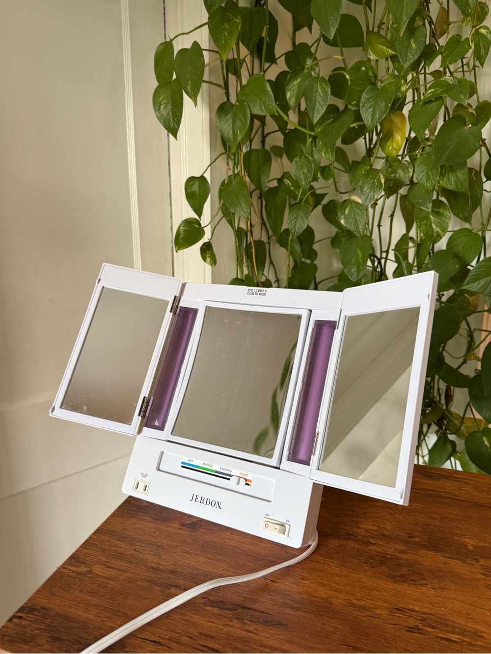 JERDON vintage White Tri-Fold Lighted Vanity Mirror with Purple Accent